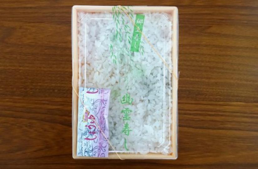 這盒白飯1天狂銷23萬盒，筷子一插才發現「盒底滿滿驚喜」...