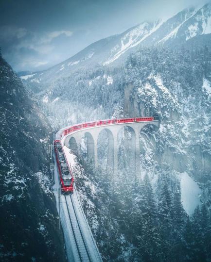 瑞士景觀列車「伯連納列車」......
