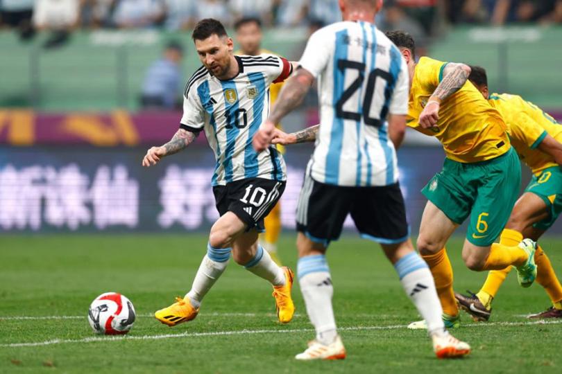 6月15日晚，阿根廷隊與澳大利亞隊在北京工人體育場進行了一場友誼賽...