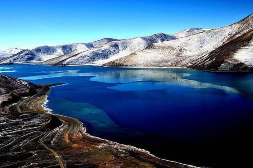 7西藏山南的羊卓雍措，也稱羊湖...