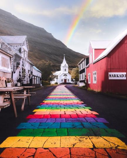 冰島東部的塞濟斯菲厄澤，路上彩色的造景街道
8從日治時期保留到現在的優雅古蹟...