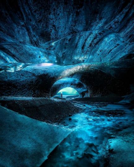 冰島是許多人一生夢想的國家，而他們的國家公園裡的水晶藍洞穴...