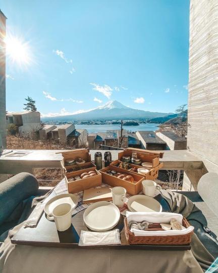 此生必訪的露營區，踏出房外就是富士山絕景...