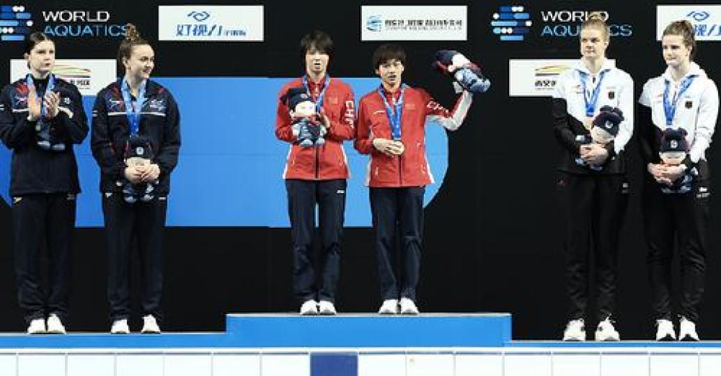 Chinese duo, Olympic champions Chen Yuxi/Quan Hongchan take the first gold medal in women's synchron...