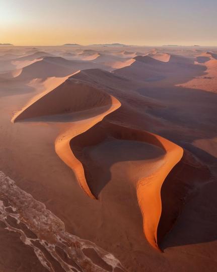 沙漠的獨特黃土美景......
