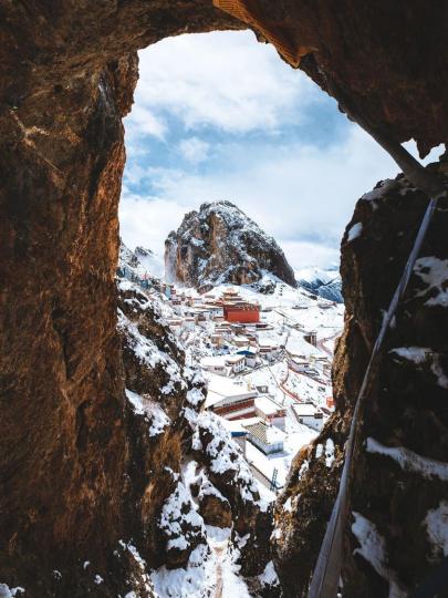 西藏孜珠寺 · 西藏秘境，海拔4800米真正的天空之城...