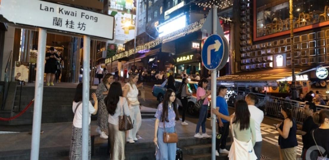 「香港夜繽紛」涵蓋
不同主題,　
冀帶旺晚上市道...