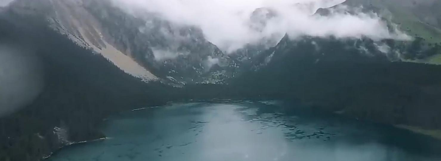 如幻似畫
                  雲山湖！...