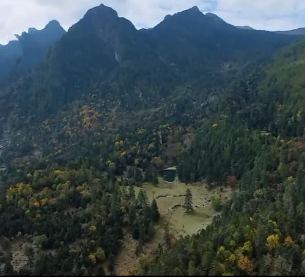 人在山中,
            煩惱盡空！...