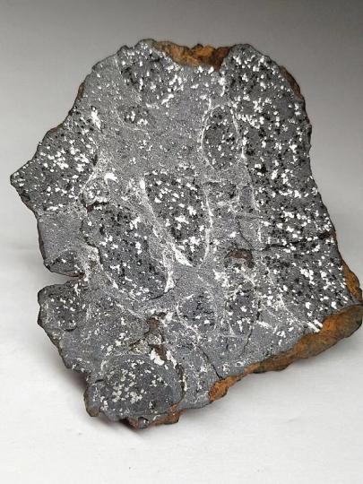 隕石是來自太空的石頭
有非常高價值,最貴重
的拍賣價超過十萬美元...