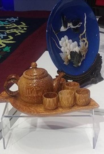 茶具

這套用椰売做的茶具手工精細。...