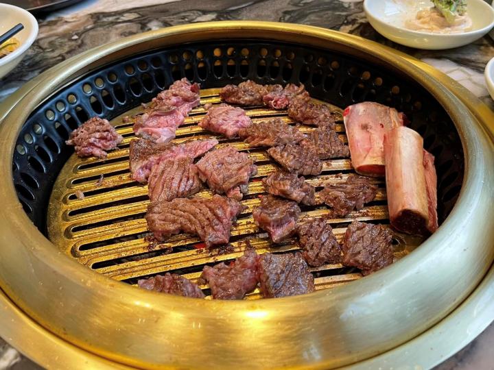 燒牛肉

韓式燒牛肉十分惹味有口感，熱辣辣又香噴噴！...