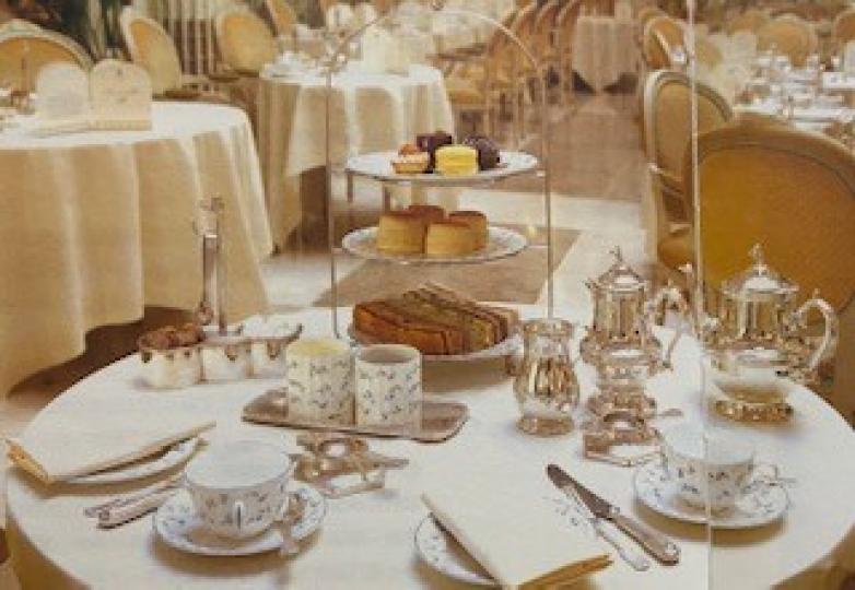 著名下午茶
麗思倫敦下午茶無論茶器、三文治、英式鬆餅、法式風格蛋糕和酥皮餡餅都是精美絕倫。難怪海明威曾說：「當我夢想進入另一個世界的天堂時，我就如同身處麗思酒店。」...