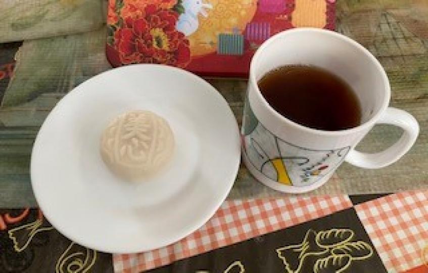 下午茶

今天是中秋節，冰皮月餅配陳皮普洱茶作下午茶，曰西合壁。...