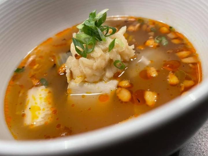 特式菜湯
這菜湯在星加坡相當受歡迎，材料有豆、椰菜、天貝，上枱前加紅紺魚塊蓉在天貝上面,賣相吸引，味道鮮甜，十分健康。...