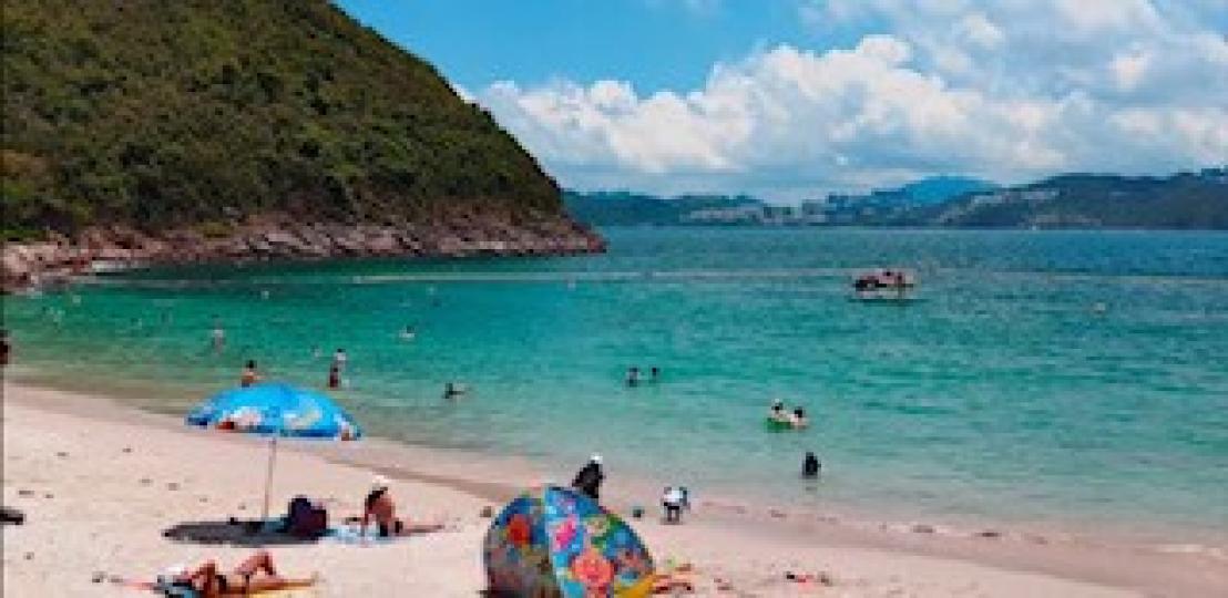 半月灣
半月灣位於西貢，擁有香港最美公眾泳灘的美譽。...