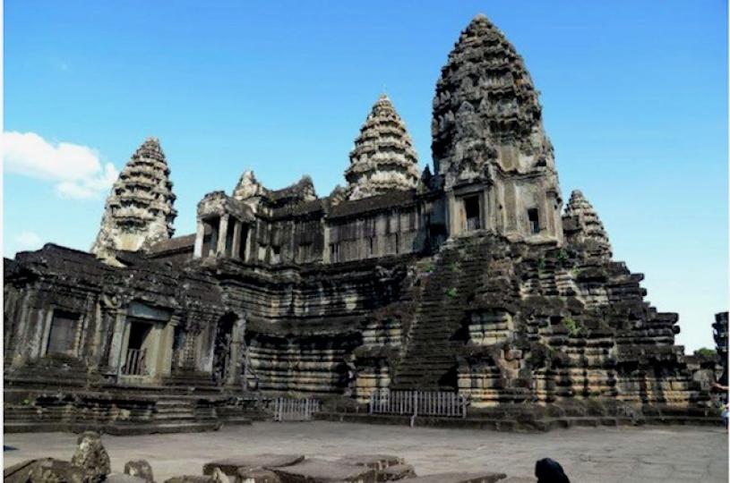 吳哥窟
吳哥窟是全世界最大的「廟宇類」建築，也是柬埔寨當地最大的一張旅遊名片，亦是全世界著名的文化古蹟之一。...