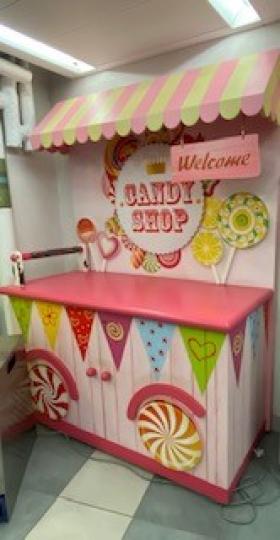 流動糖菓店
很多商場都設有流動美食車，方便顧客購物。...
