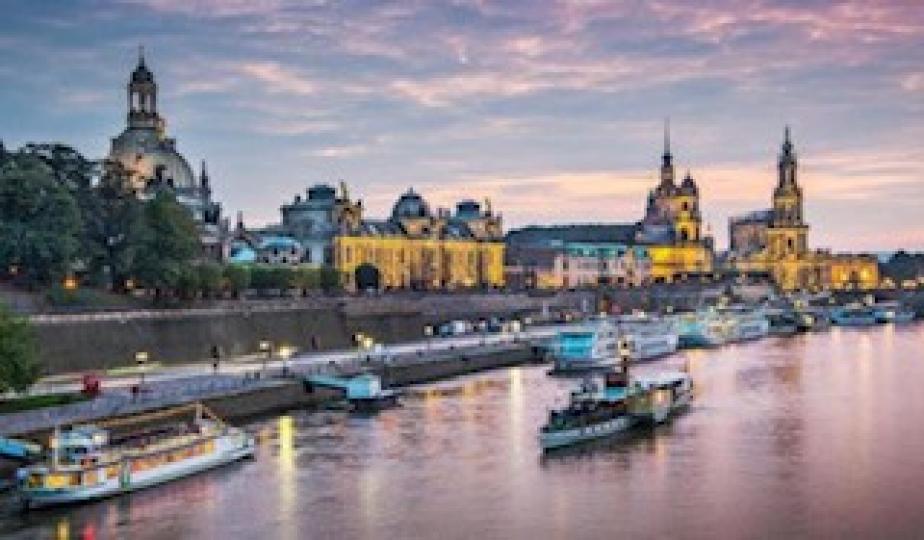 布拉格
布拉格是捷克的首都和最大城市，有著名的伏爾塔瓦河流，風景秀麗。...