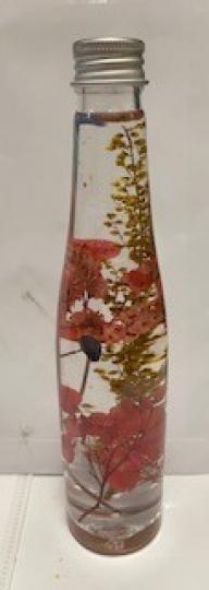 浮游花瓶
昨天上了用石礦物油、乾花和永生花做了一瓶浮游花，可以作禮物送贈。...