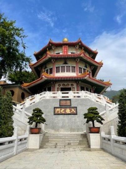 入德之門
入 德 之 門 座 落 於 三 教 大 殿 之 下 , 圓 玄 學 院 建 入 德 之 門 於 前 往 三 教 大 殿 之 主 要 通 路 , 「入德之門」的涵意是指要步入「聖域」、「賢關」... 入德之門
入 德 之 門 座 落 於 三 教 大 殿 之 下 , 圓 玄 學 院 建 入 德 之 門 於 前 往 三 教 大 殿 之 主 要 通 路 , 「入德之門」的涵意是指要步入「聖域」、「賢關」...