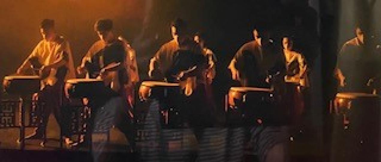 網上音樂作品

赤煉鼓樂團在網上演出「黃河船夫」選段，非常精彩。
網址：(20+) Watch | Facebook...