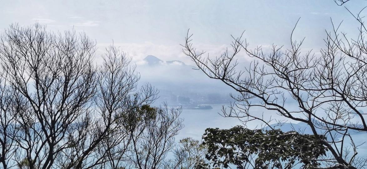 行山
假日很多香港人喜歡行山，八仙嶺是熱門地方。新手可以先行仙菇峯，清晨有霧，仿於仙境一般。...