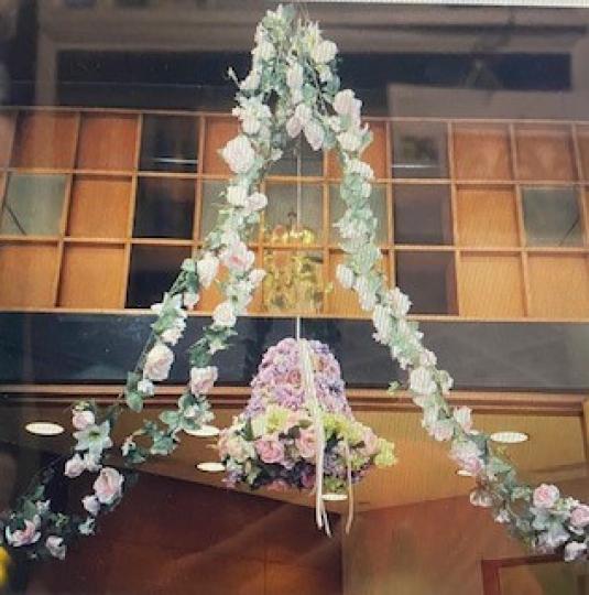 花鐘
在教堂看到花鐘便知有婚禮舉行。...