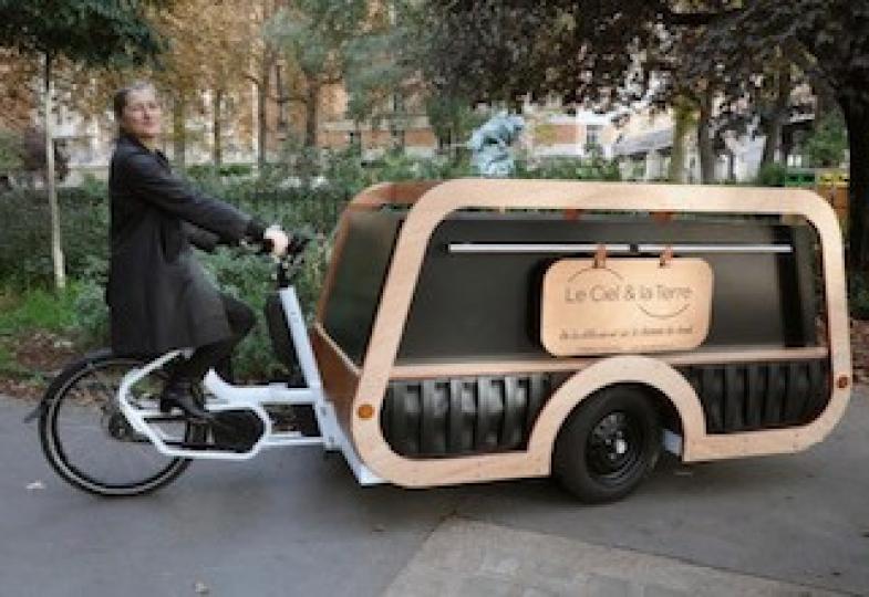 自行車靈車
法國推自行車靈車,可運送正常尺寸的棺木,過程中不但沒有碳排放,且沒有噪音。
靈車用特殊設計的貨運腳踏車運送棺材,不僅為儀式帶來更和緩的節奏,且因為腳踏車的尺寸較小,幾乎可在任何地方使用,非... 自行車靈車
法國推自行車靈車,可運送正常尺寸的棺木,過程中不但沒有碳排放,且沒有噪音。
靈車用特殊設計的貨運腳踏車運送棺材,不僅為儀式帶來更和緩的節奏,且因為腳踏車的尺寸較小,幾乎可在任何地方使用,非...