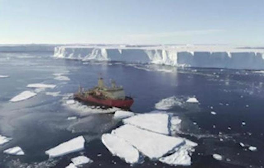 末日冰川
從南極洲最大冰川之一的黑暗深處返回的無人潛艇帶回來一個令人不寒而慄的消息：該冰川的融化速度超出了我們之前的想像。...