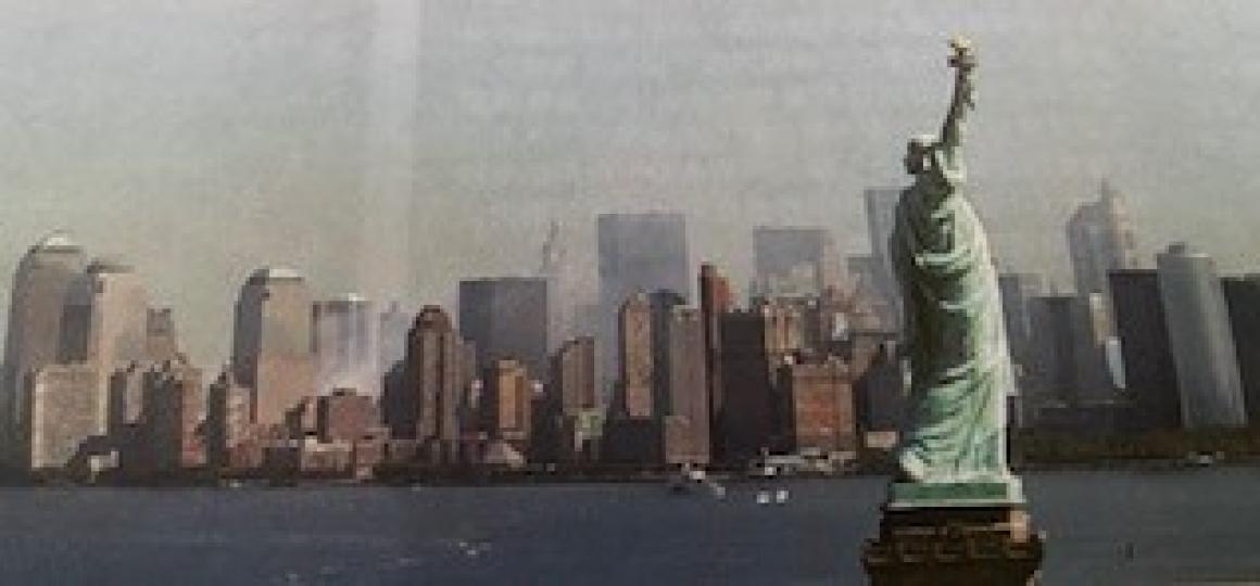 自由女神像
自由女神像是一個巨大的雕塑，現矗立在美國紐約海港內有一座被稱為自由島的小島上。...