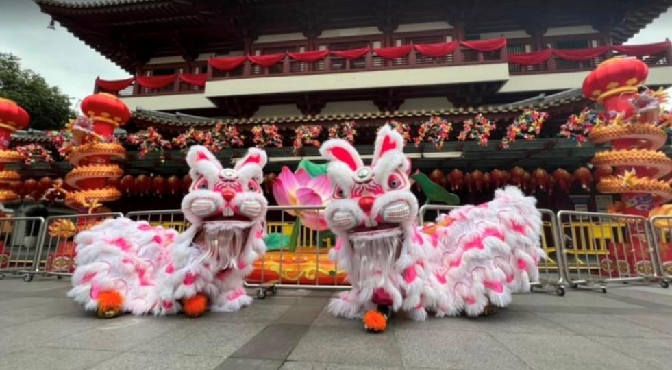 舞獅

舞獅活動在香港歷史悠久，是一種民間傳統表演藝術。常見於節日、神誕、 婚嫁、慶典、開光、助慶等情景。...