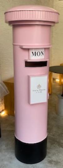 特別的裝飾
把粉紅色的郵箱放店舖前作裝飾引來不少顧客光顧。...
