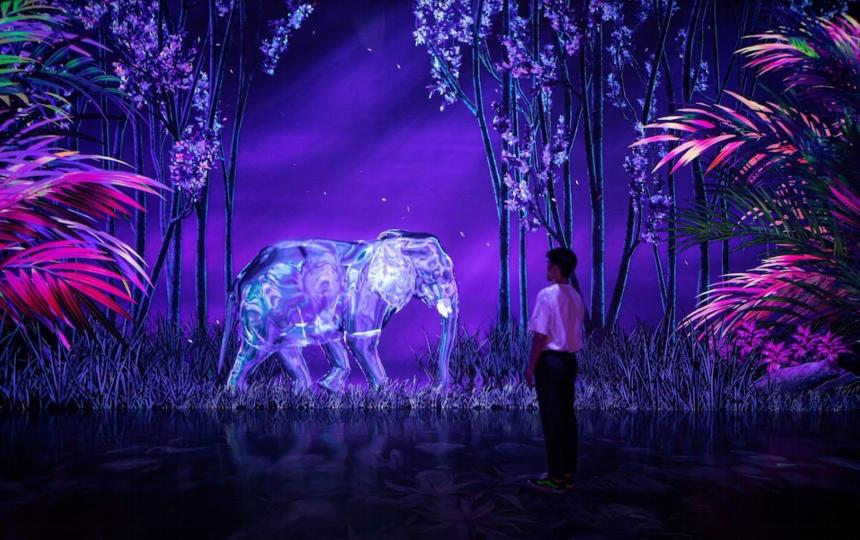 ARTE M光影博物館香港開幕
由韓國知名數碼創意設計的光影博物館將不同的自然元素與空間通過媒體藝術的形式進行重新詮釋。令人歎為觀止的視覺效果、震撼的聲效和優雅的香味相互交織,營造出壯闊的沉浸式觀展體... ARTE M光影博物館香港開幕
由韓國知名數碼創意設計的光影博物館將不同的自然元素與空間通過媒體藝術的形式進行重新詮釋。令人歎為觀止的視覺效果、震撼的聲效和優雅的香味相互交織,營造出壯闊的沉浸式觀展體...