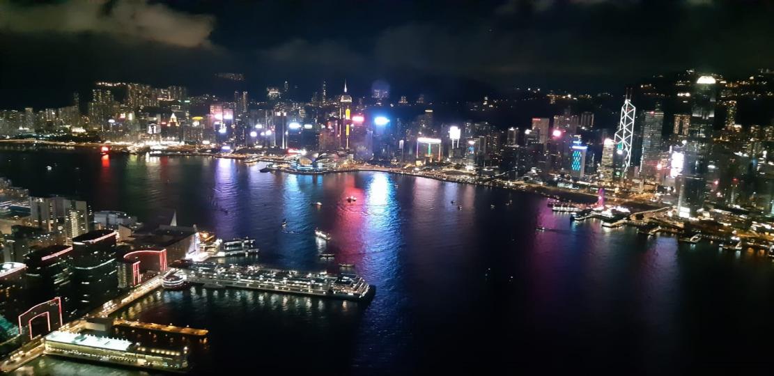 夜景
香港夜景相當迷人，不愧為東方之珠美名。...