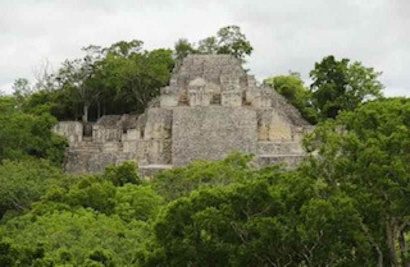 卡拉克穆爾

卡拉克穆爾遺址，在今墨西哥坎佩切州境內，面積約三十平方公里。卡拉克穆爾是馬雅文明古典時期最重要的城邦之一。...