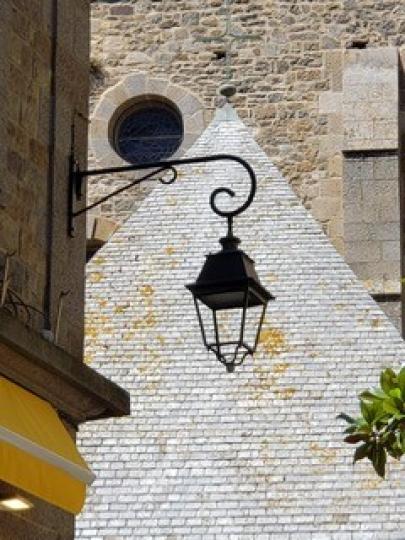 古老街燈

歐洲很多地方還有古老街燈，有一種古舊的美。...