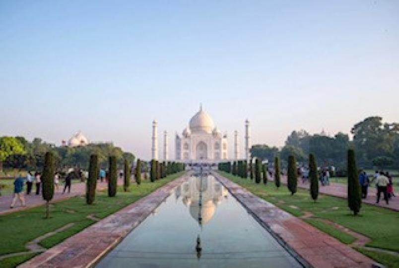 泰姬陵
泰距陵是印度的標誌，亦是印度歷史上最傑出的建築之一，有「完美建築」和「印度明珠」的美譽。...