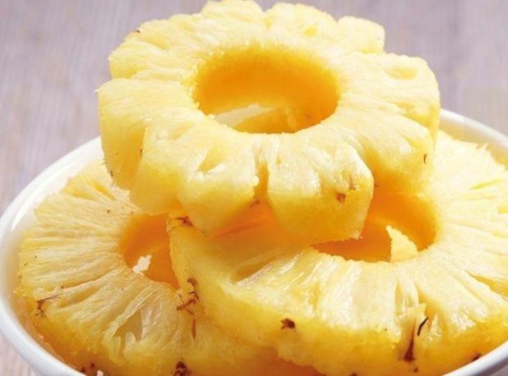 菠蘿

菠蘿含豐富膳食纖維，有助促進腸道蠕動，紓緩便秘；菠蘿蛋白酶有助蛋白質分解消化，幫助吸收和促進消化，尤其適合消化能力欠佳的人如長者。...