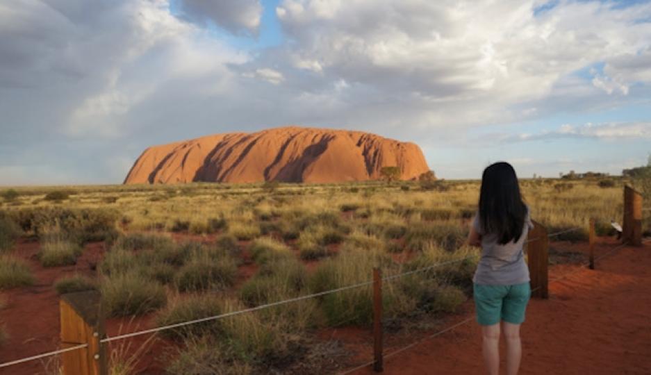 艾爾斯岩石

地球上最大的石頭是澳大利亞的「紅色心臟」，即一塊單體高348米、長3000米、周長達9400多米的岩石。這大石名澳大利亞的艾爾斯岩石，又名烏魯魯巨石。...