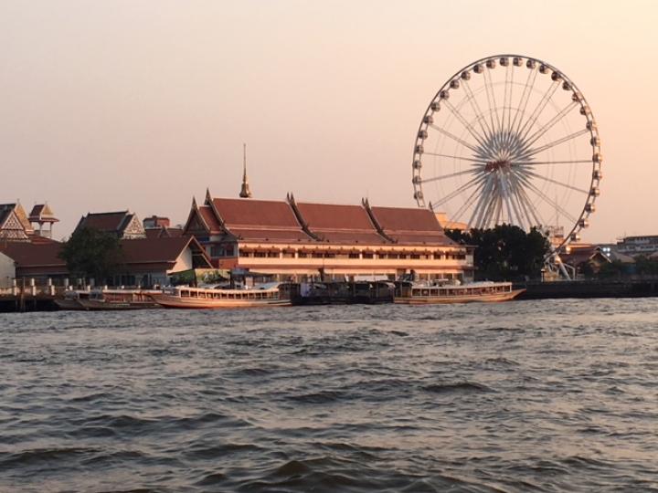 水上觀光
泰國曼谷多景點，坐船可以觀賞沿岸景色。...