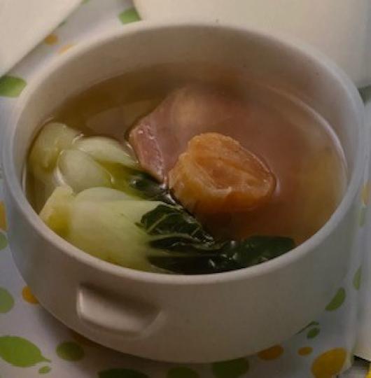上湯瑤柱燉菜膽
別看輕這款湯，瑤柱和金華火腿好合拍，有滋陰補腎，消熱和中的功效。...