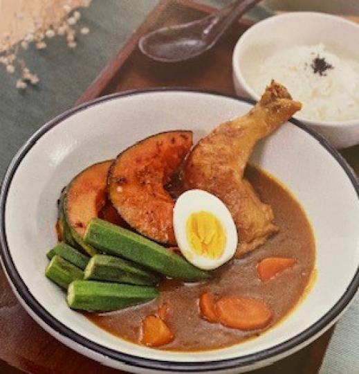 北海道野菜雞肉湯咖喱
湯咖喱是北海道的一道特色菜，配野菜和肉類，伴飯或配麪包也好吃。...