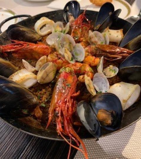 西班牙海鮮炒飯
這炒飯的食材是用西班牙紅蝦，配上青口、鮮魷片和蜆，十分惹味。...