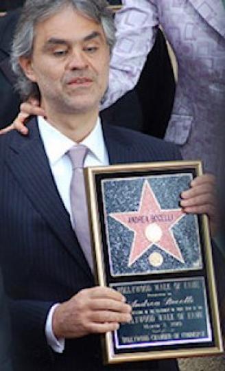 意大利失明歌王
安德烈·波伽利(Andrea Bocelli ),是一位古典音樂男高音,歌聲悅耳動聽,我十分欣賞他。... 意大利失明歌王
安德烈·波伽利(Andrea Bocelli ),是一位古典音樂男高音,歌聲悅耳動聽,我十分欣賞他。...