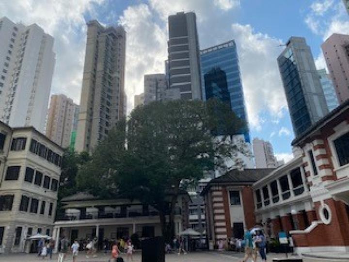大館
大館是昔日公眾對前警察總部以至整個建築群組的簡稱。活化後的建築群組以大館之名營運,是一個能讓訪客享受愉快時光的香港文化及消閒地標。... 大館
大館是昔日公眾對前警察總部以至整個建築群組的簡稱。活化後的建築群組以大館之名營運,是一個能讓訪客享受愉快時光的香港文化及消閒地標。...