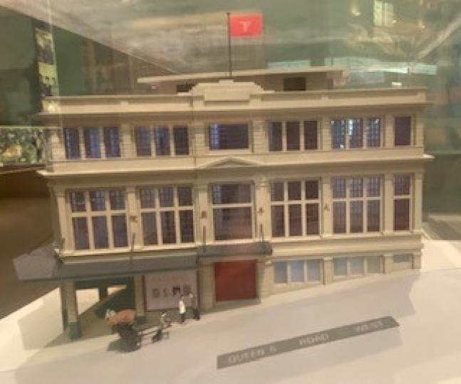 太平戲院模型

沙田香港文化博物館內有1930 年代的太平戲院模型。...