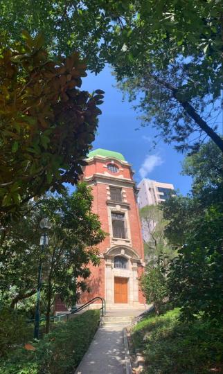 訊號塔
尖沙咀訊號山花園內是九龍公園和尖東市政局百周年紀念花園外,一個十分值得一看的地方,花園內更有個非常漂亮的打卡熱點,其中之一是訊號塔。... 訊號塔
尖沙咀訊號山花園內是九龍公園和尖東市政局百周年紀念花園外,一個十分值得一看的地方,花園內更有個非常漂亮的打卡熱點,其中之一是訊號塔。...