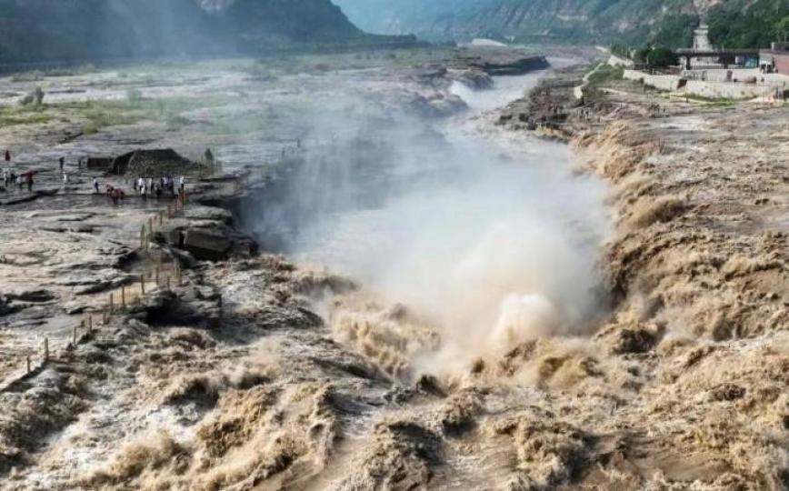 壺口瀑布
壼口瀑布是黃河中游流經晉陝大峽谷時形成的一個天然瀑布。...