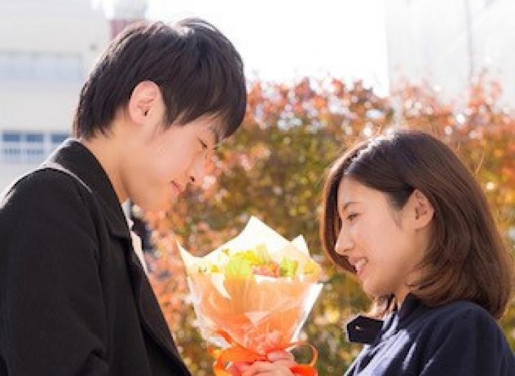 白色情人節
白色情人節是源於日本非正式節日,訂於每年3月14日。在日本,通常欲告白的女方會在情人節(2月14日)的時候送禮給心儀的對象,而收到禮物的一方,則會在3月14日回禮並告訴女方自己的心意。... 白色情人節
白色情人節是源於日本非正式節日,訂於每年3月14日。在日本,通常欲告白的女方會在情人節(2月14日)的時候送禮給心儀的對象,而收到禮物的一方,則會在3月14日回禮並告訴女方自己的心意。...